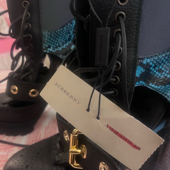 100% Authentic Burberry Snakeskin Lace Up Boots 38 - Picture 3 of 5